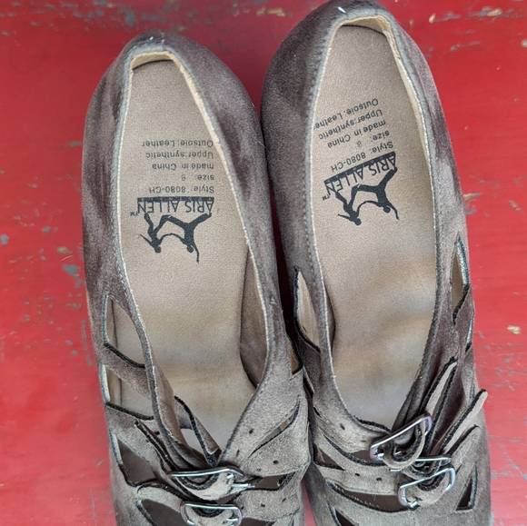 🤍 1940s cut out repro heels - Picture 7 of 8